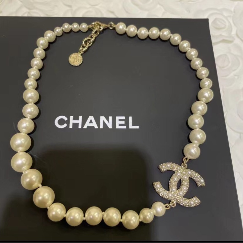 Chanel Anniversary "100th Anniversary" short pearl necklace